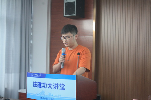 第一届共青团洞洞杂货店
团委副书记仲卓凡